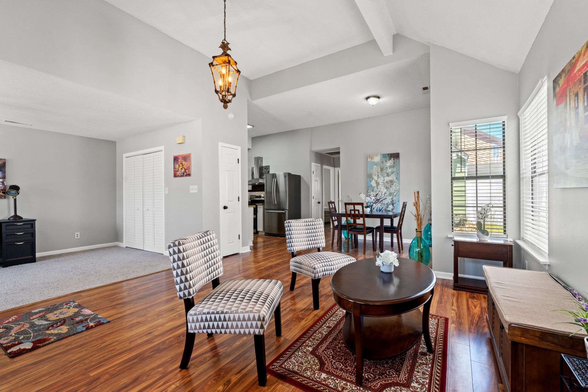 910 Emanon St. Photo 4