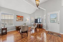 910 Emanon St. photo 4