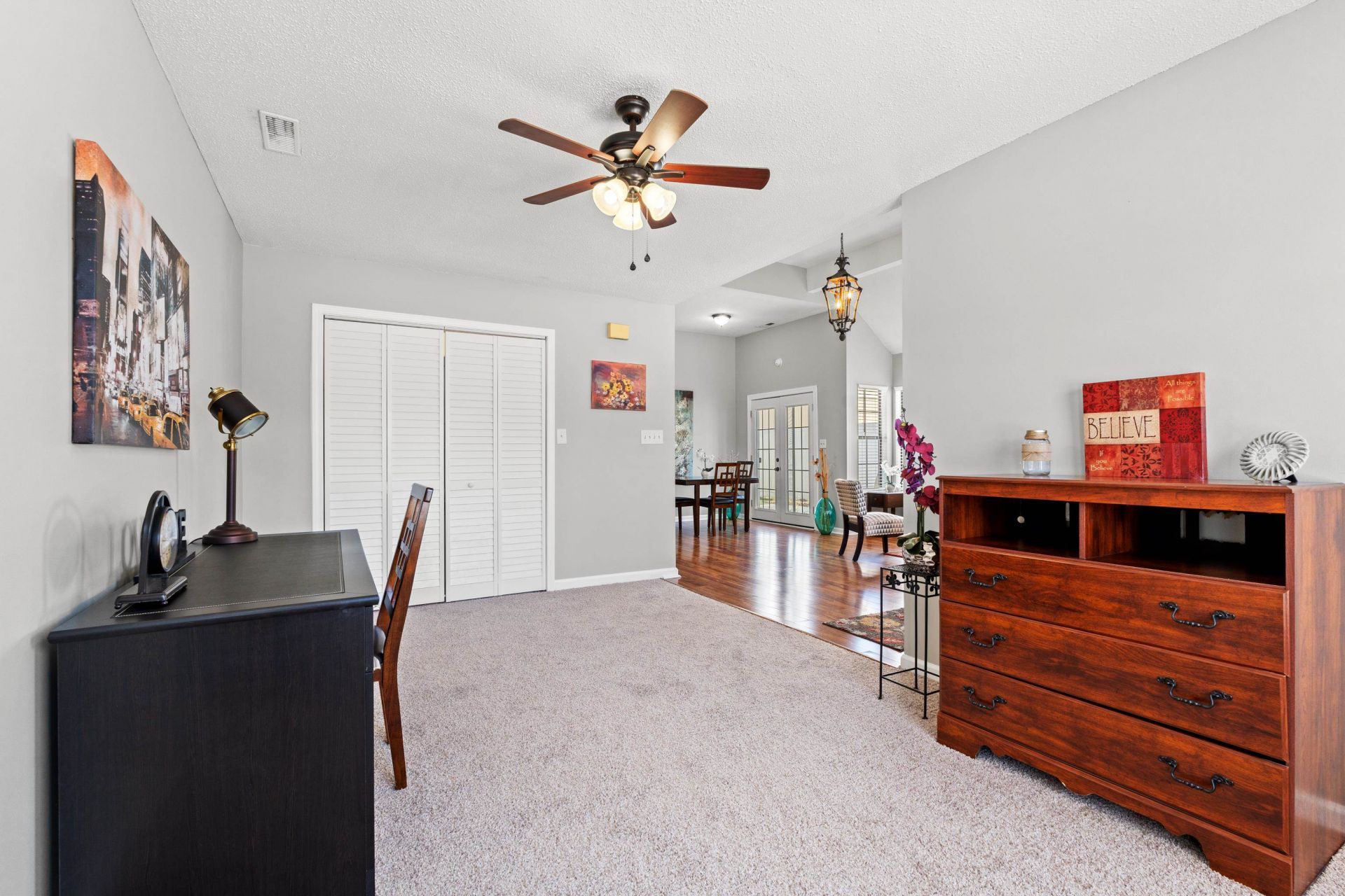 910 Emanon St. Photo 9