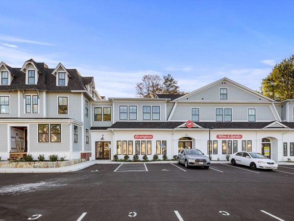 186 Bedford St, Unit 203, Lexington, MA 02420