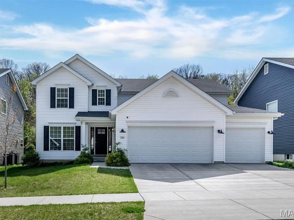 732 Fox Creek Drive, Fenton, MO 63026