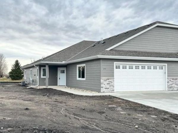 274 Eau Claire Avenue SE, Hutchinson, MN 55350