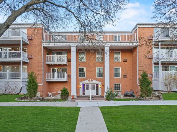 81 S 6th Avenue , Unit 202, La Grange, IL 60525