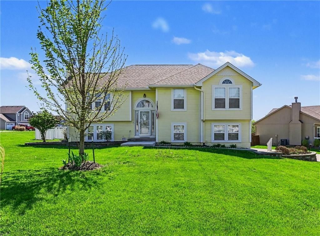 19621 Harbor Drive, Smithville, MO 64089 Main Photo