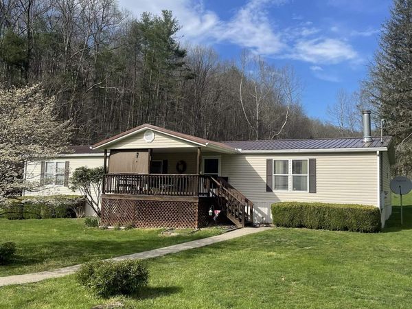 1622 Servia Elmira Road, Duck, WV 25063