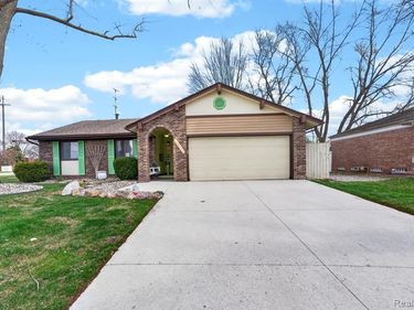 18209 Winwood Avenue, Brownstown Twp, MI 48193