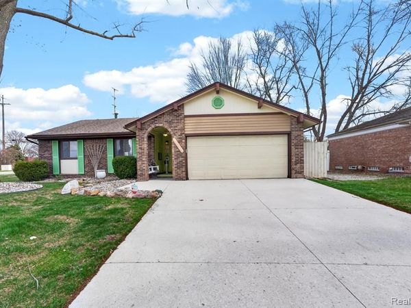 18209 Winwood Avenue, Brownstown Twp, MI 48193