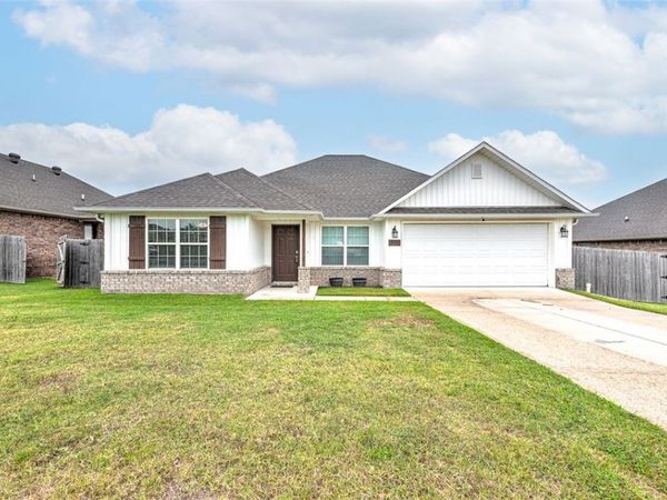 812 Vista Street , Gentry, AR 72734