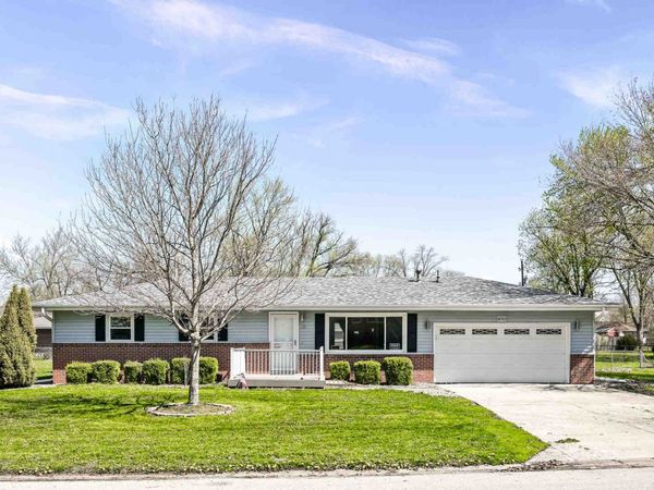 610 Rayjon Drive , Oreana, IL 62554