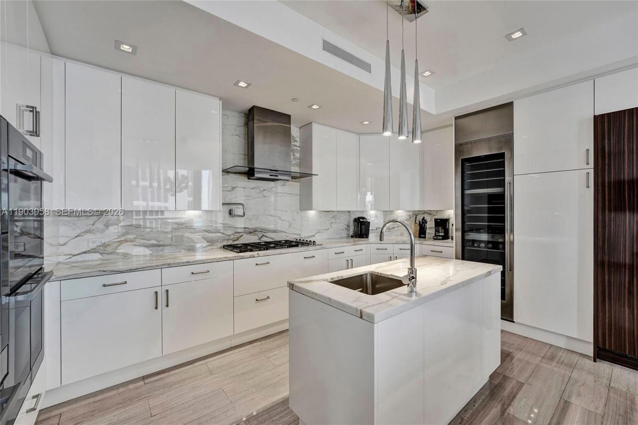 17749 Collins, Unit 1402, Sunny Isles Beach, FL 33160 Photo