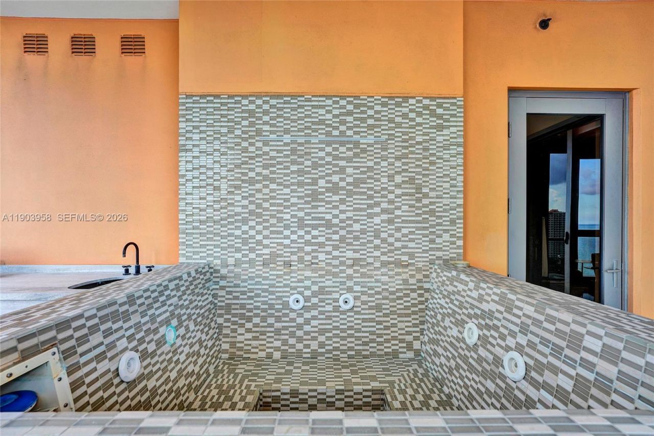 17749 Collins, Unit 1402, Sunny Isles Beach, FL 33160 Photo