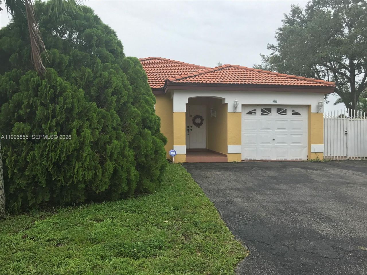 19712 NW 82nd Pl, Hialeah, FL 33015 Photo