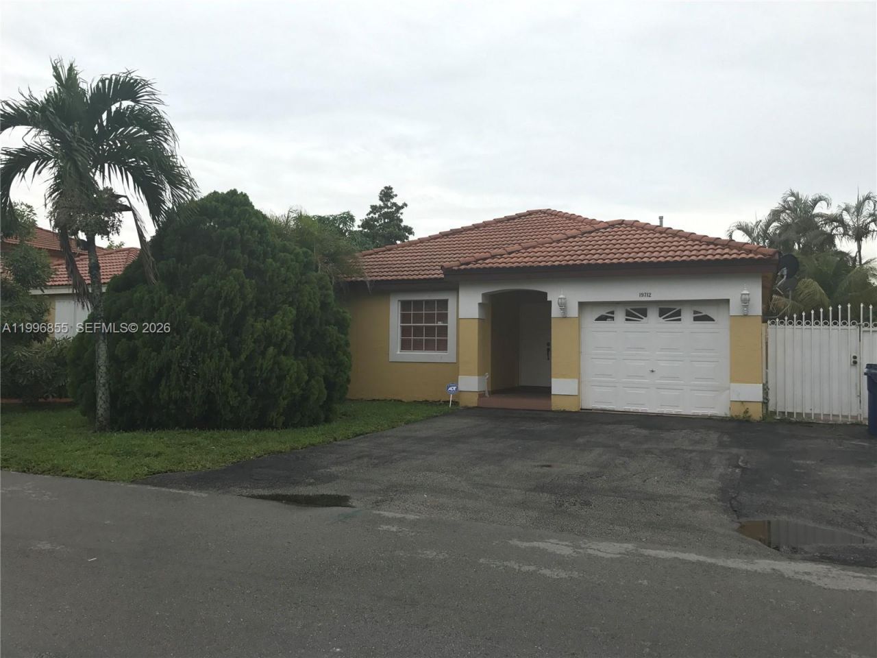19712 NW 82nd Pl, Hialeah, FL 33015 Photo