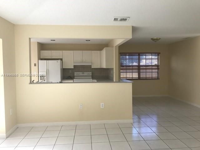 19712 NW 82nd Pl, Hialeah, FL 33015 Photo