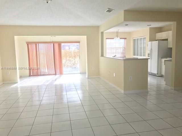 19712 NW 82nd Pl, Hialeah, FL 33015 Photo