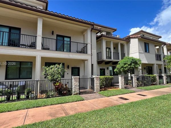 4738 NW 83rd Path, Doral, FL 33166