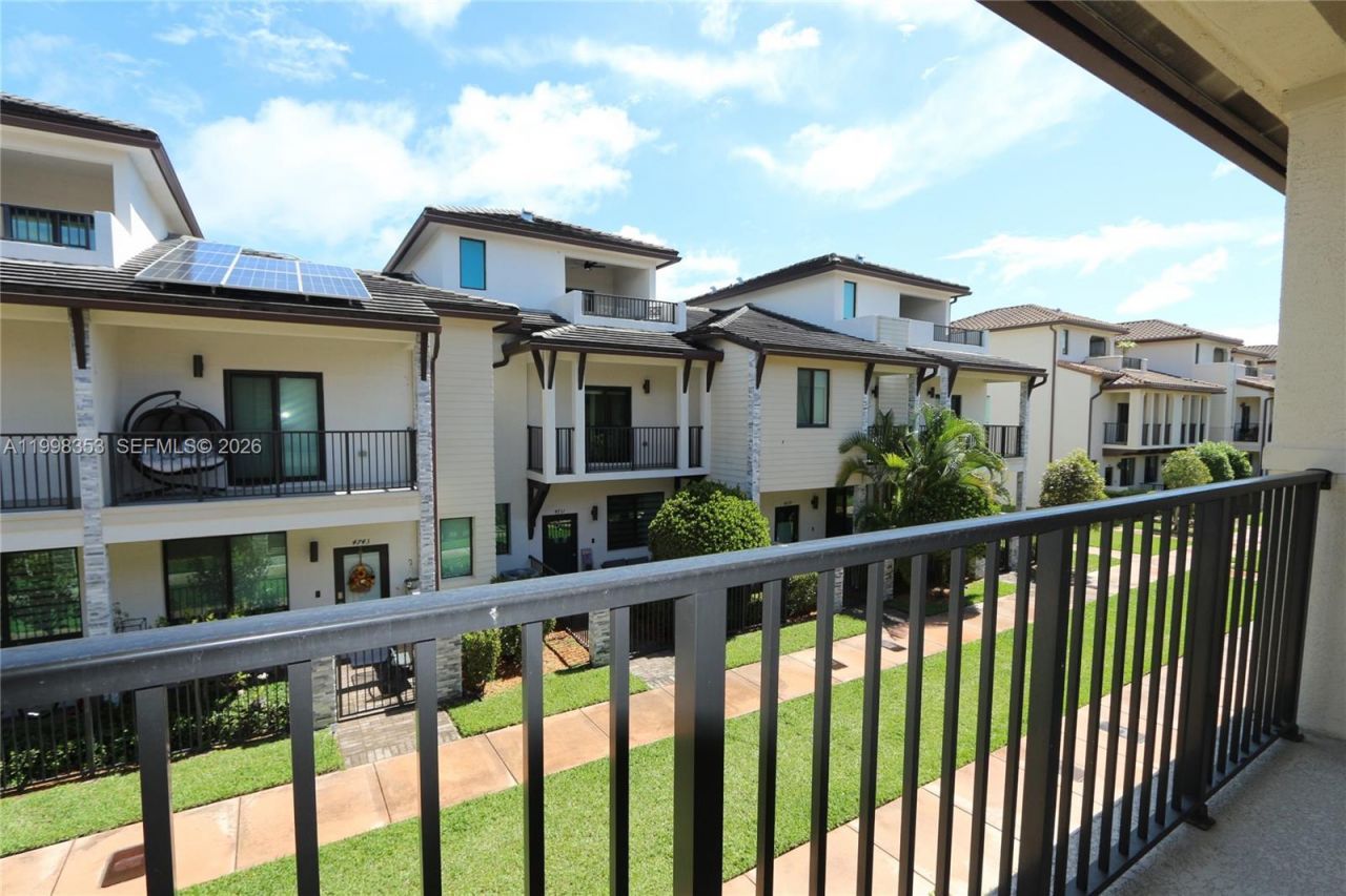 4738 NW 83rd Path, Doral, FL 33166 Photo