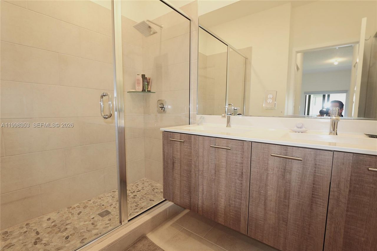 4738 NW 83rd Path, Doral, FL 33166 Photo