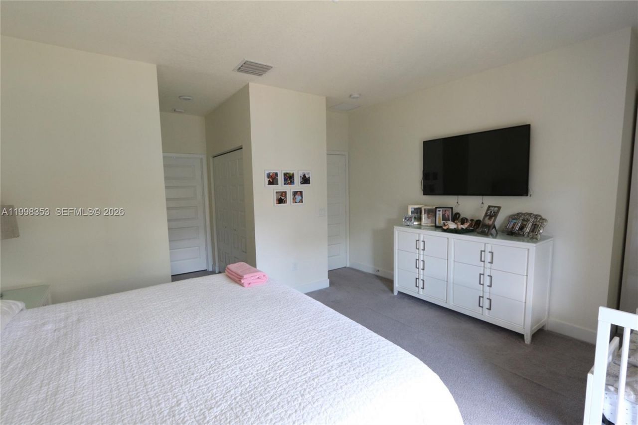 4738 NW 83rd Path, Doral, FL 33166 Photo