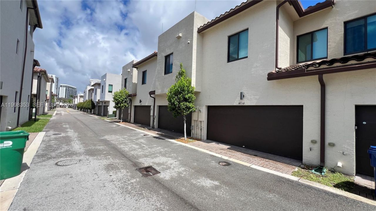 4738 NW 83rd Path, Doral, FL 33166 Photo