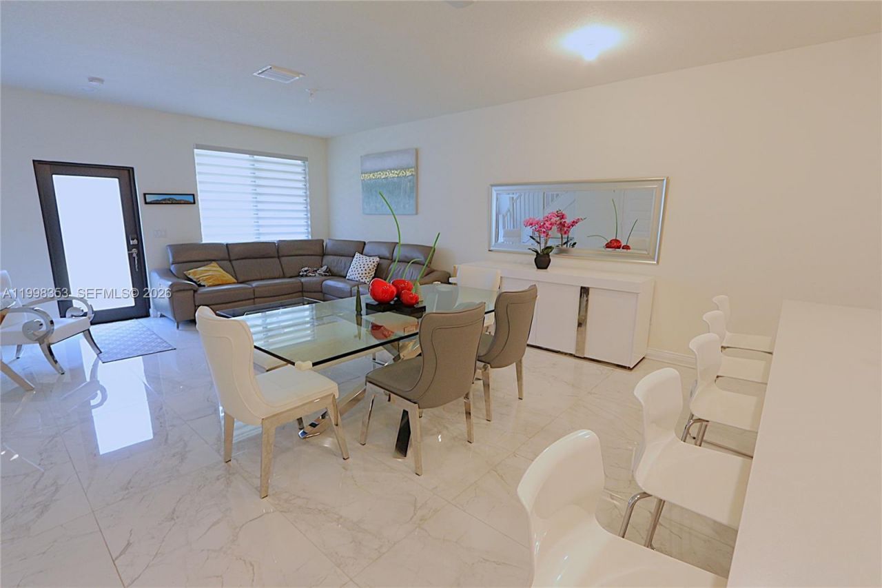 4738 NW 83rd Path, Doral, FL 33166 Photo