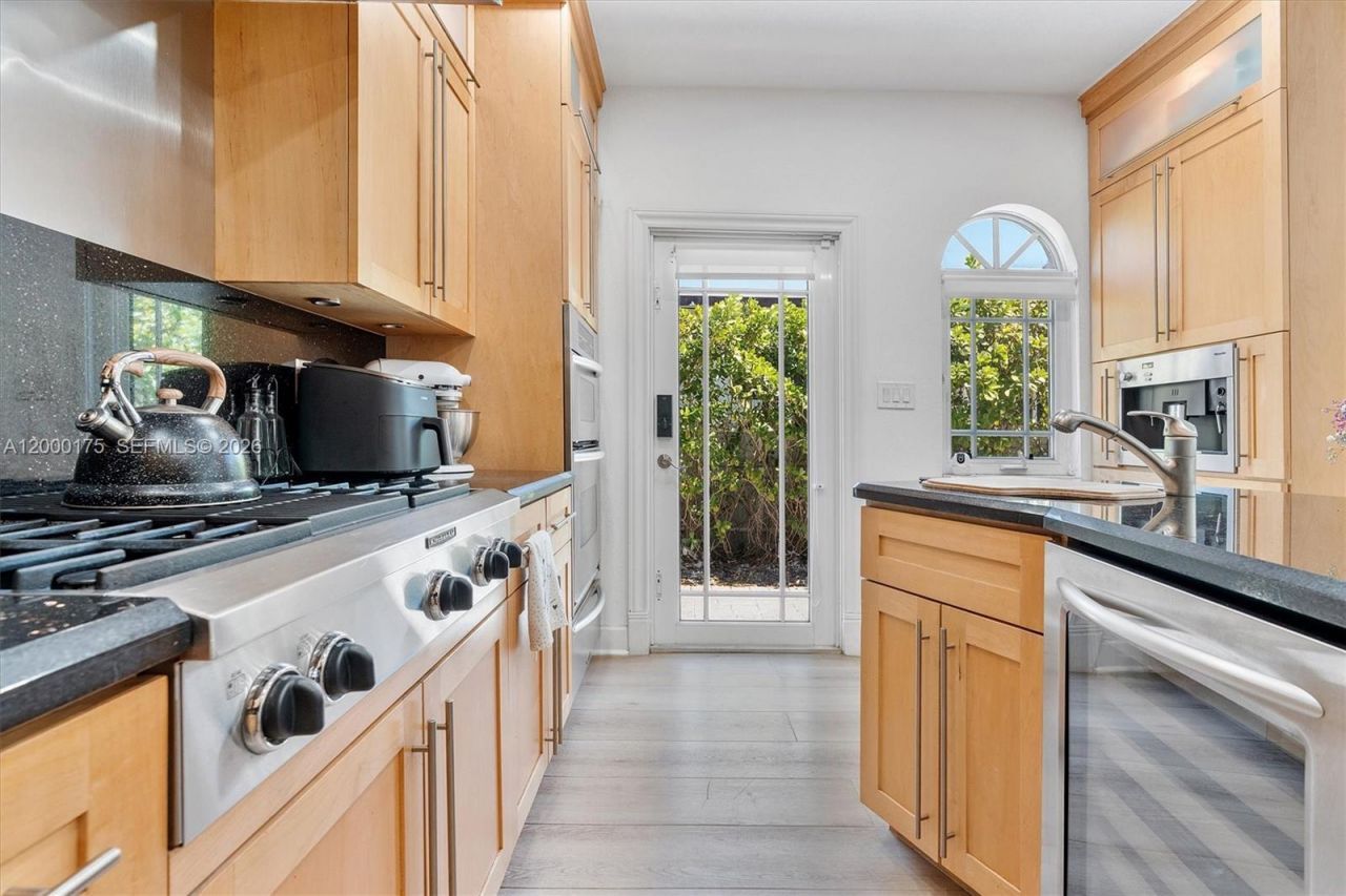 2231 SW 17th St, Miami, FL 33145 Photo