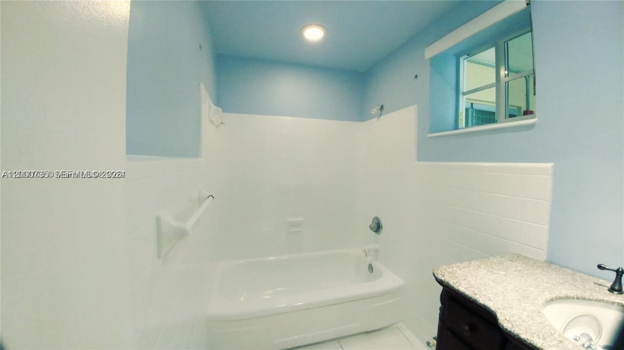 462 Golden Isles Dr, Unit 205, Hallandale Beach, FL 33009 Photo