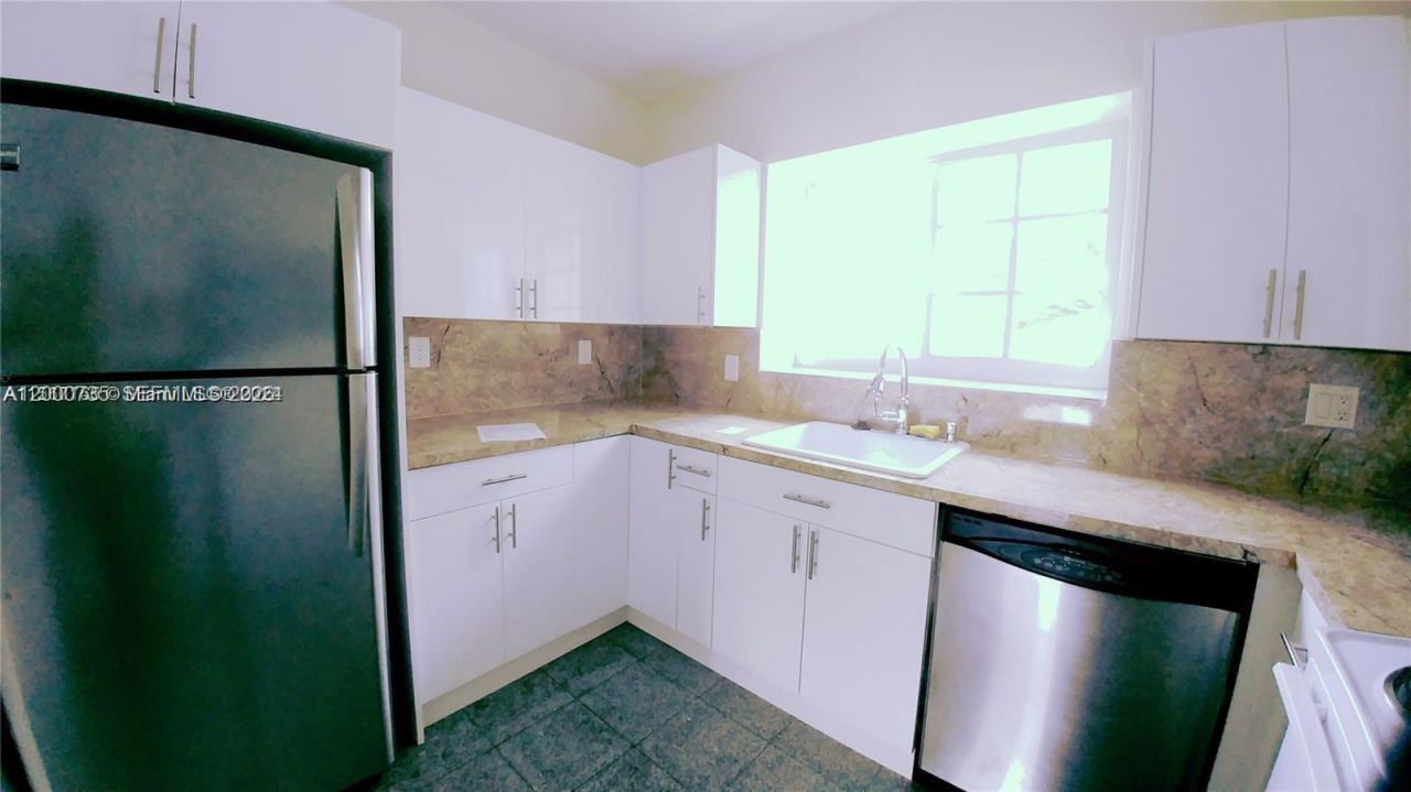 462 Golden Isles Dr, Unit 205, Hallandale Beach, FL 33009 Photo