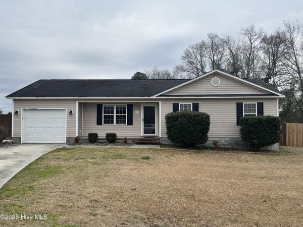 203 Kali Court, Richlands, NC 28574