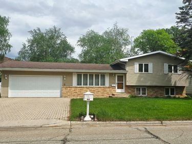 610 Kneale Avenue S, Thief River Falls, MN 56701