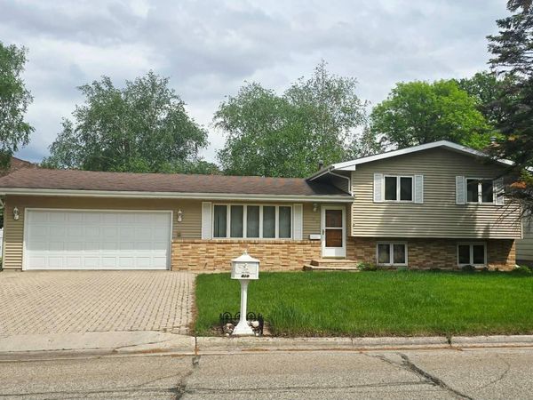 610 Kneale Avenue S, Thief River Falls, MN 56701