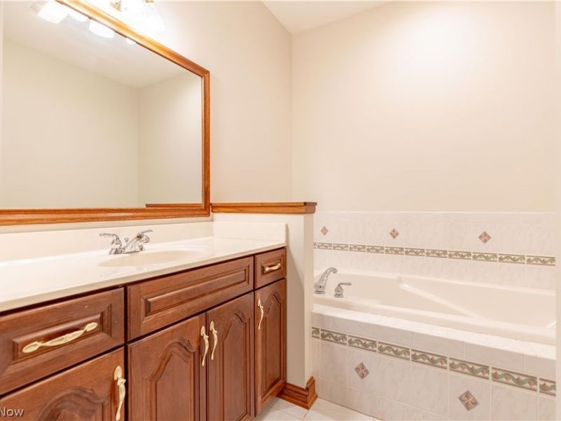 1561 Pilgrims Knob SE, Canton, OH 44709 Photo 27