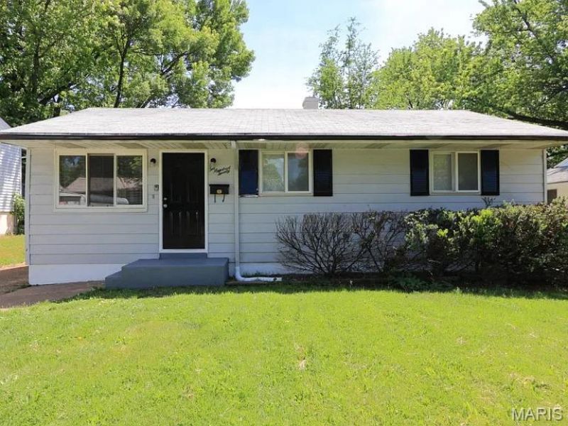 220 Roderick Drive, Saint Louis, MO 63137 Main Photo