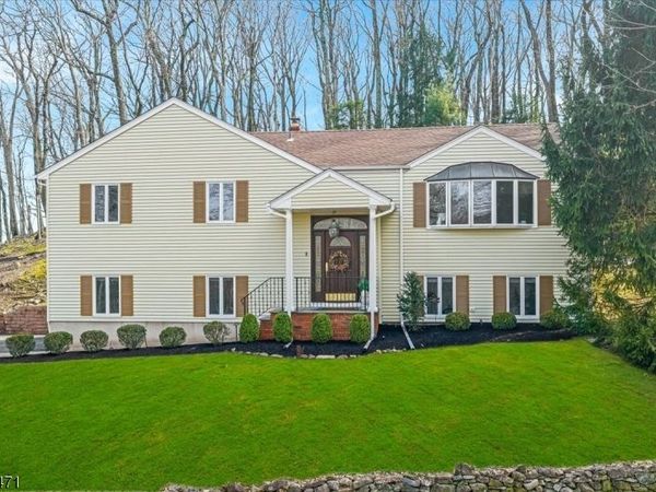 24 Lord William Penn Dr, Morris, NJ 07960