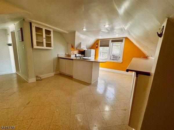 160 Chestnut St, Unit 2, Montclair, NJ 07042