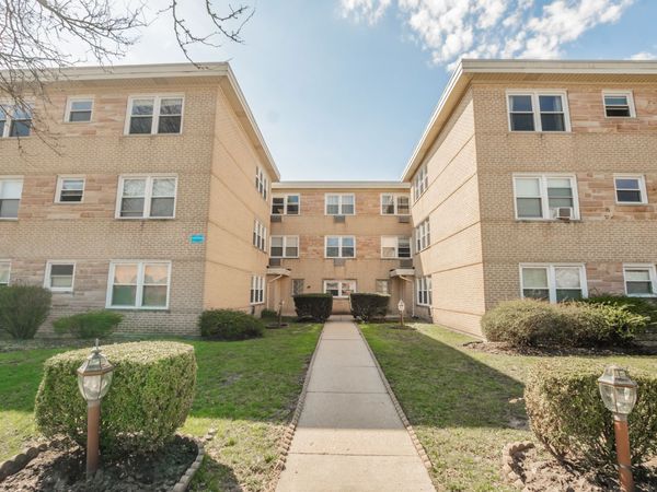 4629 Main Street, Unit 3A, Skokie, IL 60076