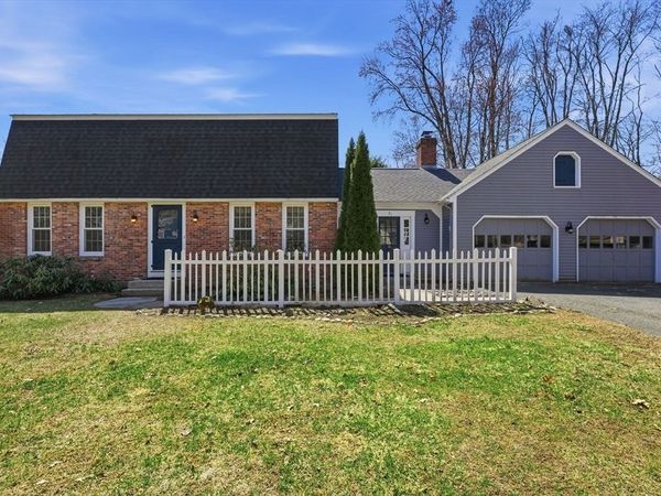 21 Meadow Wood Dr, Deerfield, MA 01373