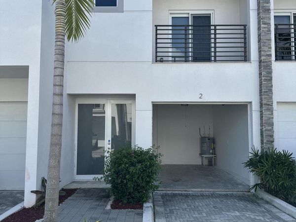 815 NE 17th Avenue, Unit 2, Fort Lauderdale, FL 33304