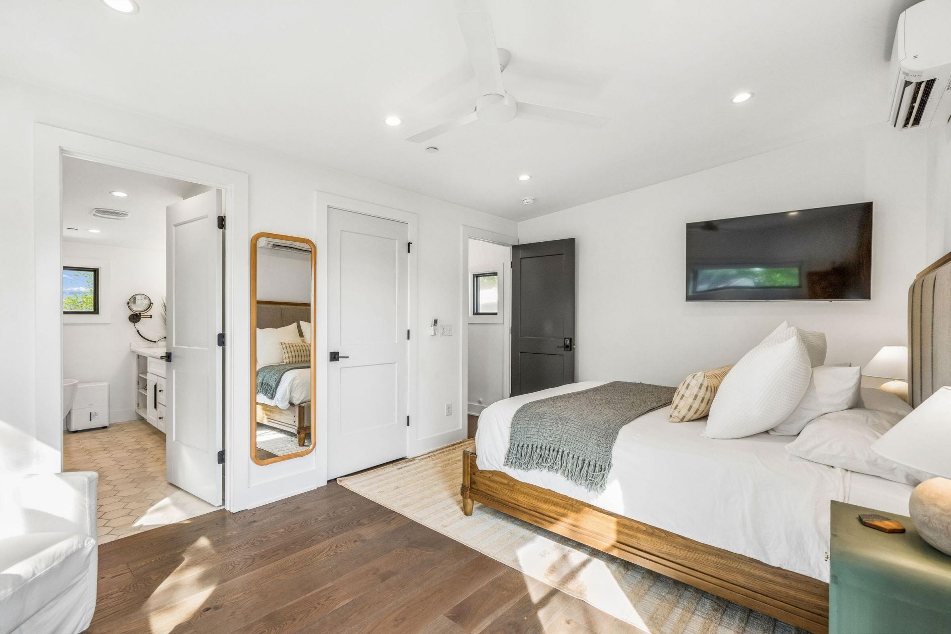 7 Carrere Court Photo 32