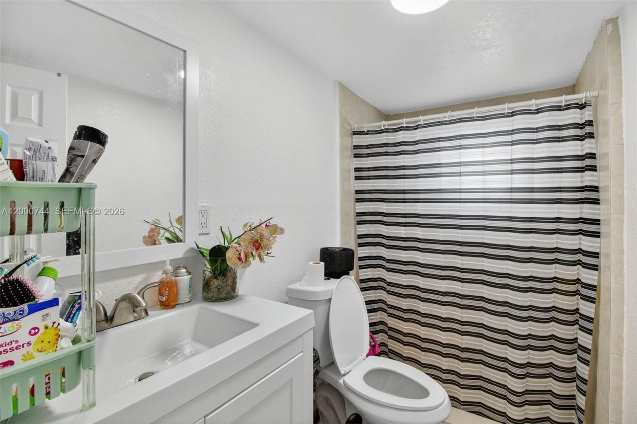 1680 NW 22nd Ct, Miami, FL 33125 Photo