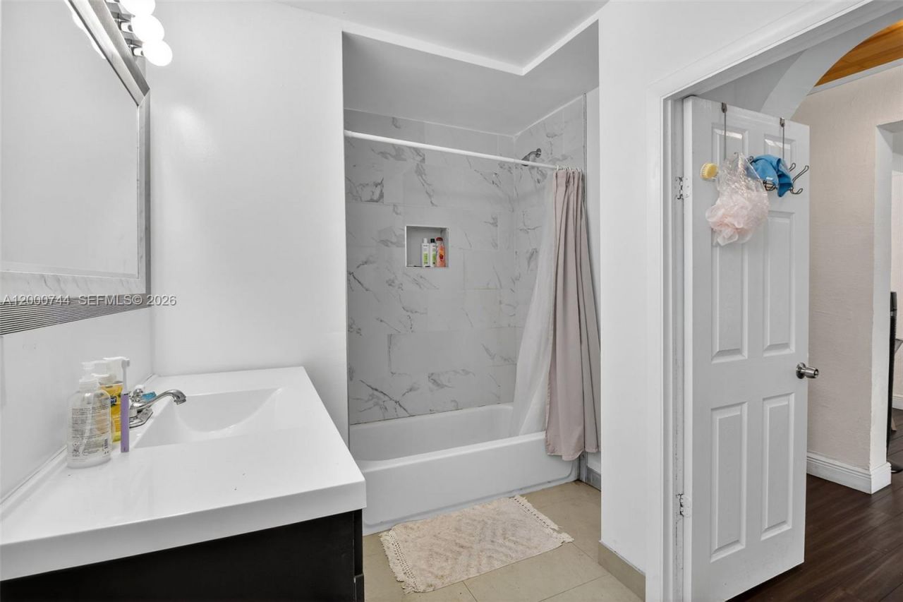 1680 NW 22nd Ct, Miami, FL 33125 Photo