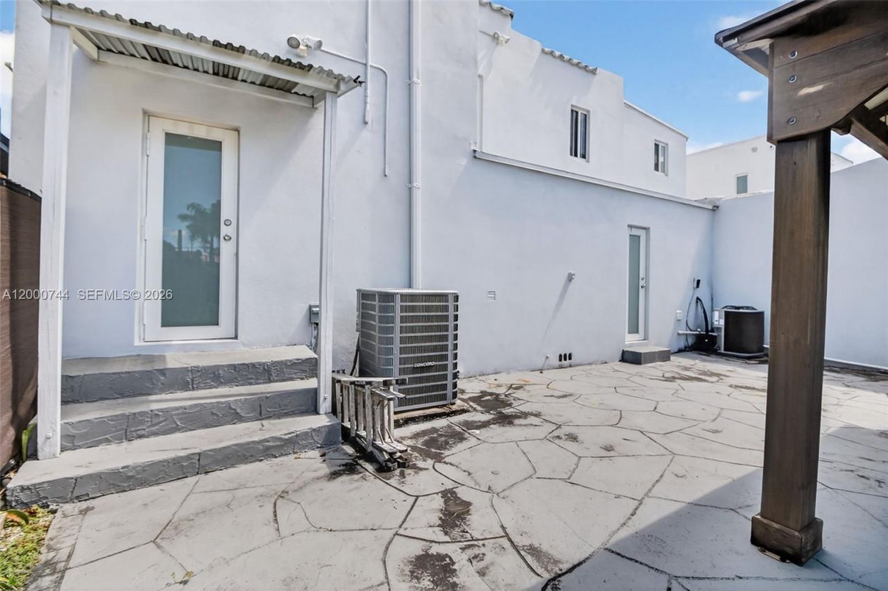 1680 NW 22nd Ct, Miami, FL 33125 Photo