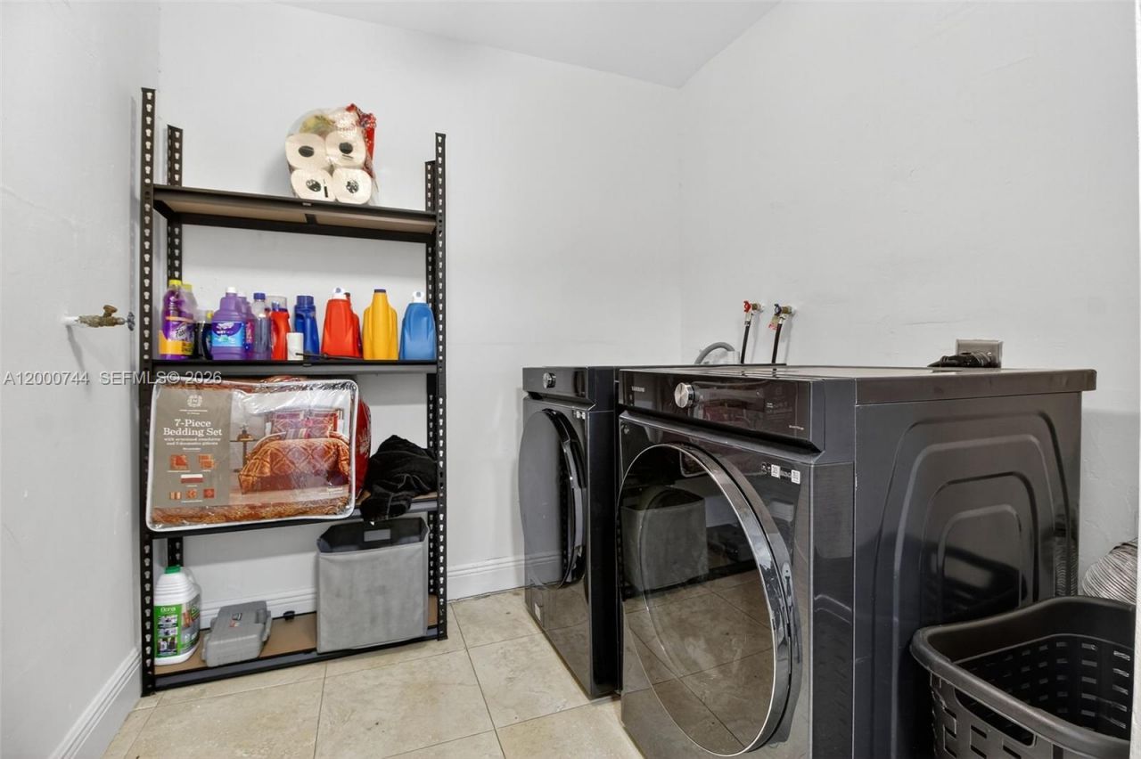 1680 NW 22nd Ct, Miami, FL 33125 Photo