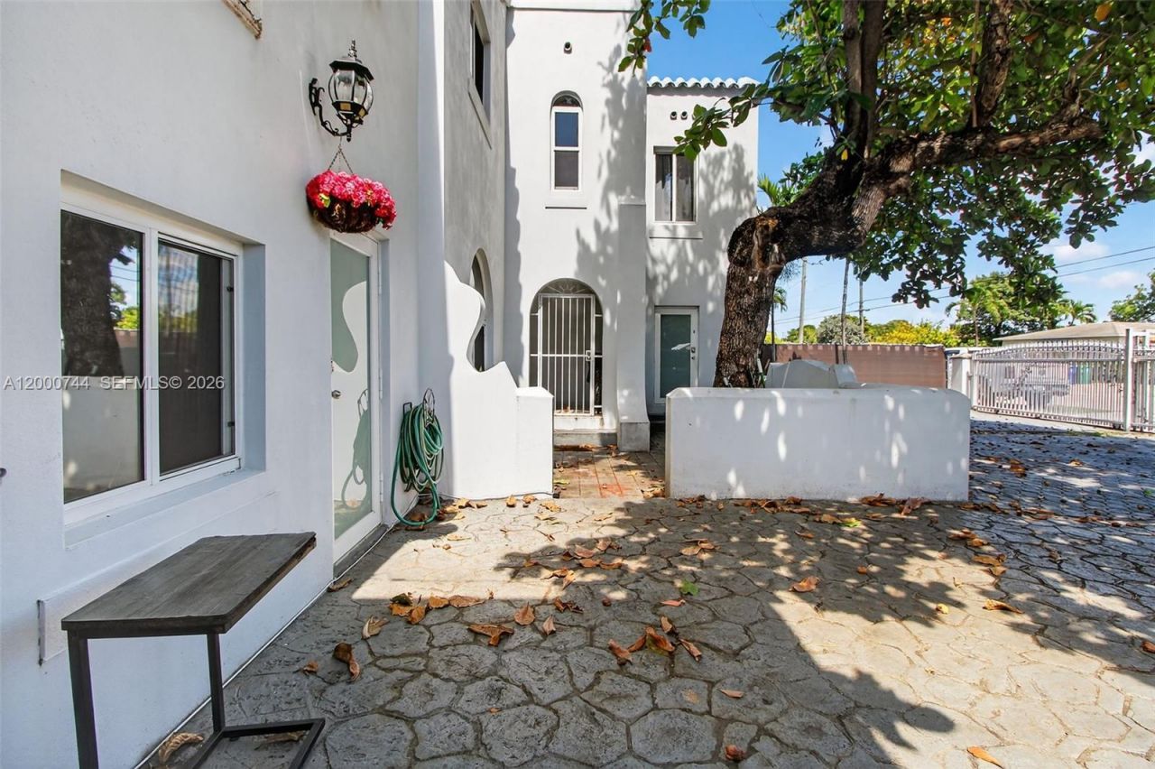 1680 NW 22nd Ct, Miami, FL 33125 Photo