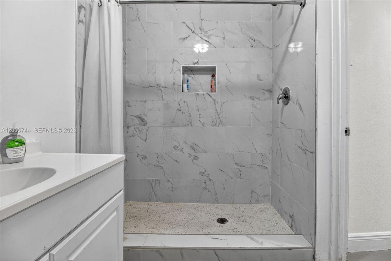 1680 NW 22nd Ct, Miami, FL 33125 Photo