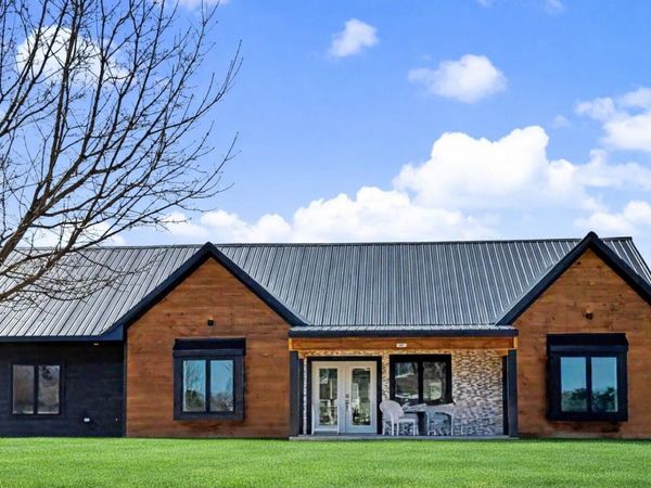 1401 Devon Rd, Burlington, WI 53105