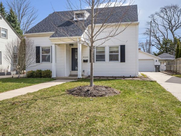 5122 N Diversey Blvd, Whitefish Bay, WI 53217