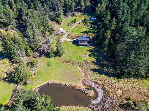 5582 Hooson Rd, Pender Island, BC V0N 2M1