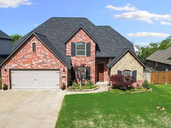 1111 NE Saint Ives Road, Bentonville, AR 72712