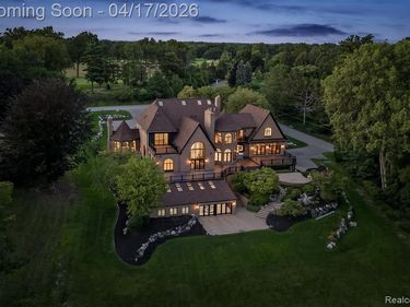 5305 Elmgate Bay Drive, Orchard Lake Village, MI 48324